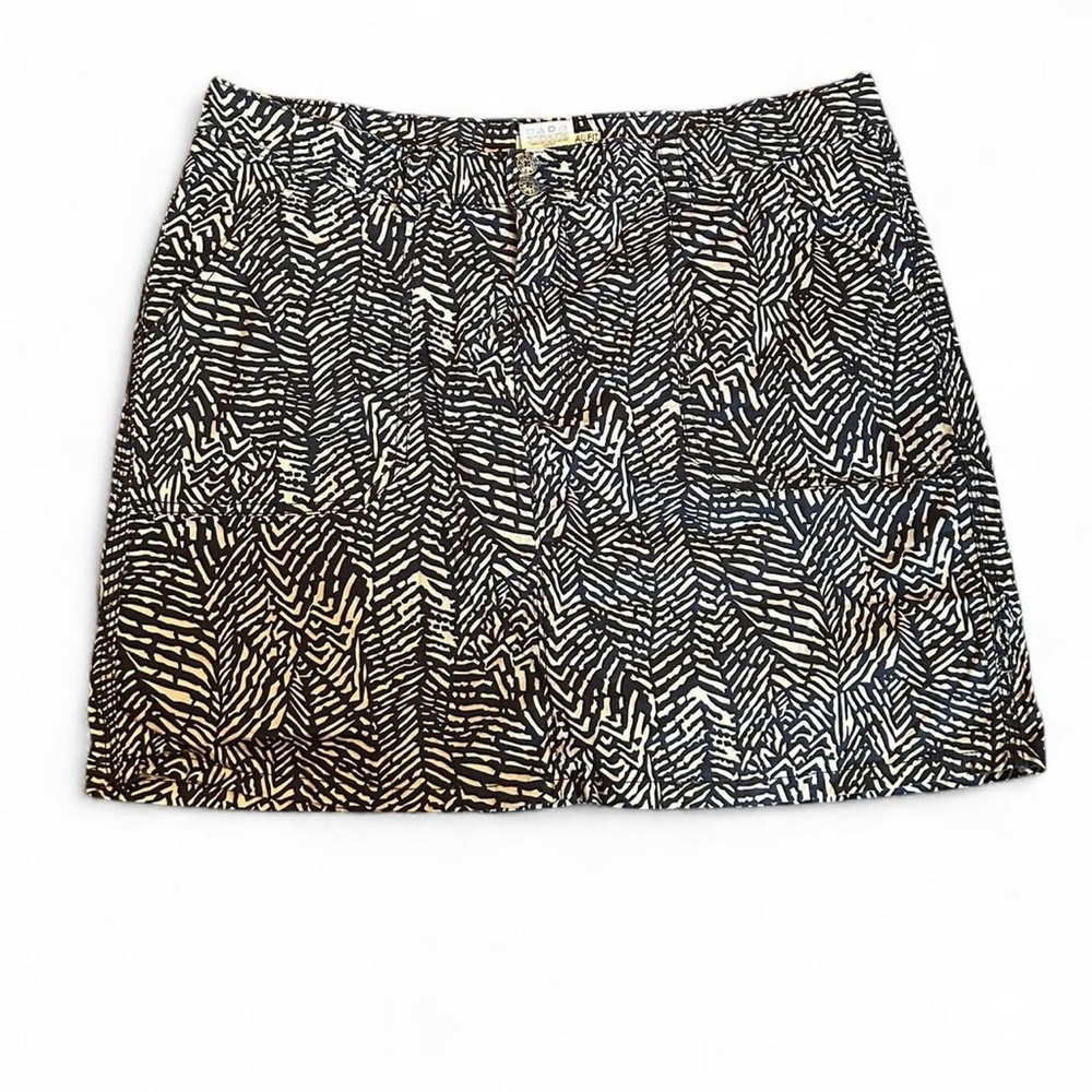 Women’s size 18 Blue and White printed skirt with shorts underneath